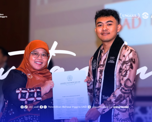 Mahasiswa PBI UAD Raih Predikat Wisudawan Terbaik FKIP dan Prodi