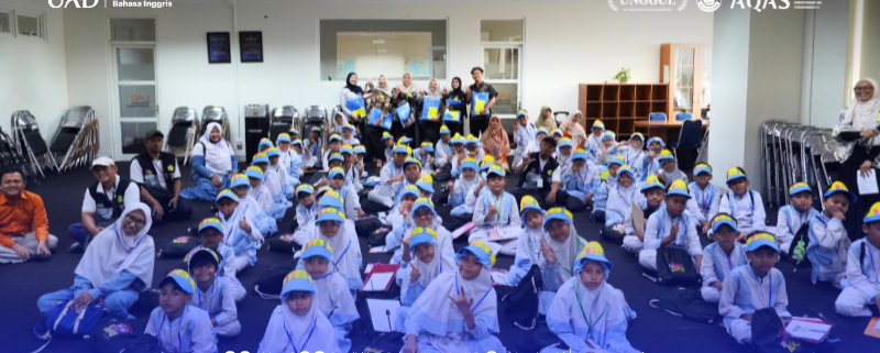 Serunya SD BIAS Klaten Belajar Bahasa Inggris di PBI UAD
