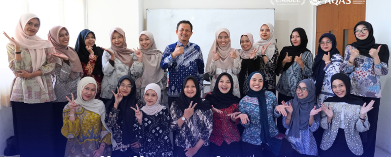 Kaprodi PBI UAD Bekali Calon Alumni Jelang Wisuda